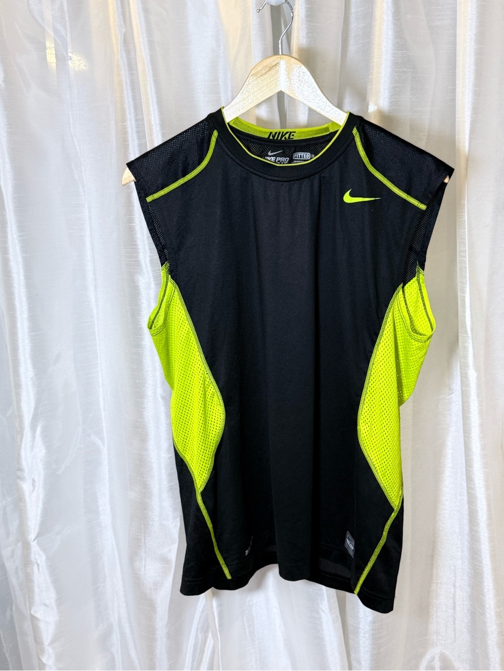 Nike Men’s Black & Neon Yellow Sleeveless Training Tank